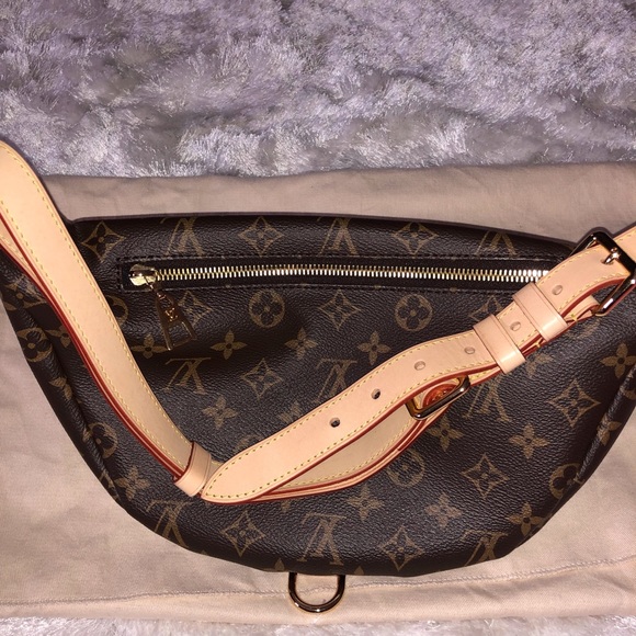 SOLD‼️ on TRADESY🚫Louis Vuitton bumbag - Picture 3 of 3